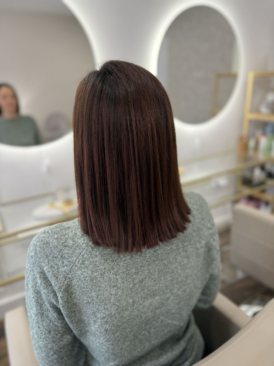 Ciemny bob — praca salonu O włos od SPA